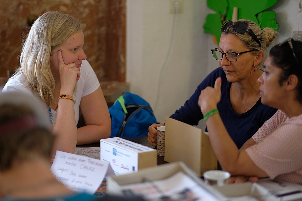 Frauen im Gespräch. Foto: Hanner