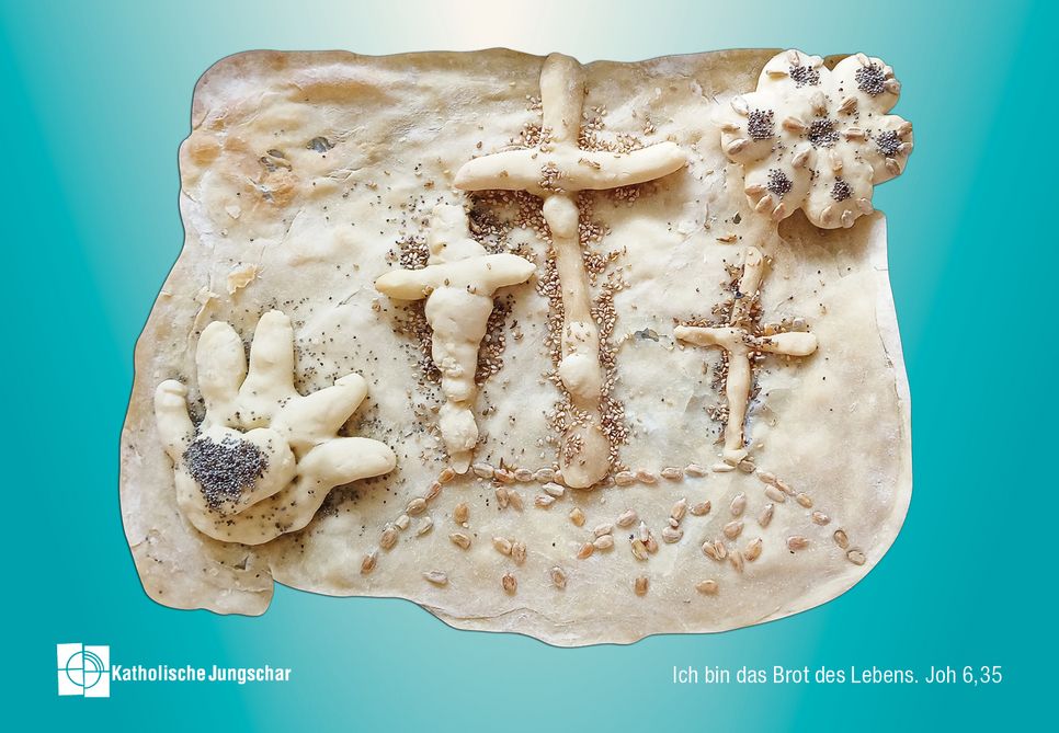 Ein Teig, der drei Kreuze auf einem Hügel darstellt.