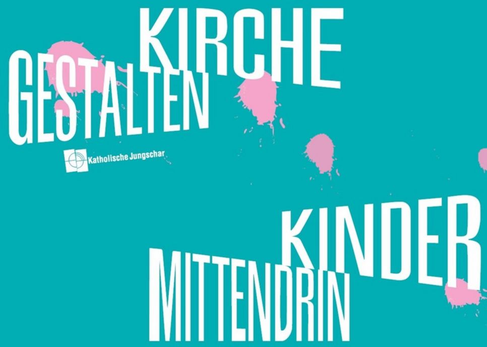 Auf türkisfarbenem Hintergrund stehen in weißer Schrift die Wörter „Kirche gestalten – Kinder mittendrin“. Pinke Farbspritzer und das Logo der Katholischen Jungschar sind im Vordergrund.
