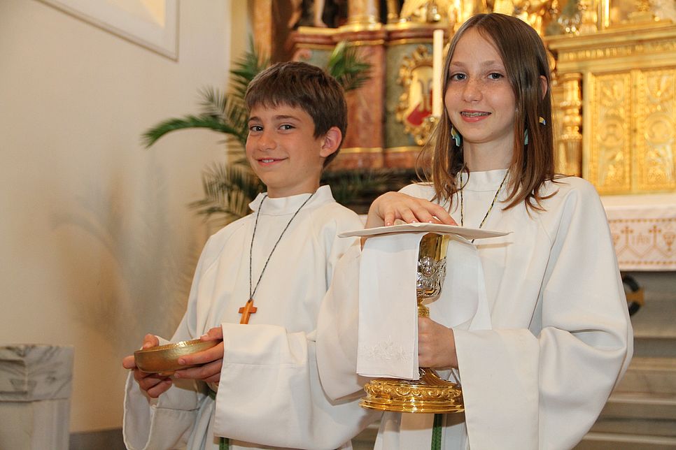 Ministrantin und Ministrant, Foto: Amschl